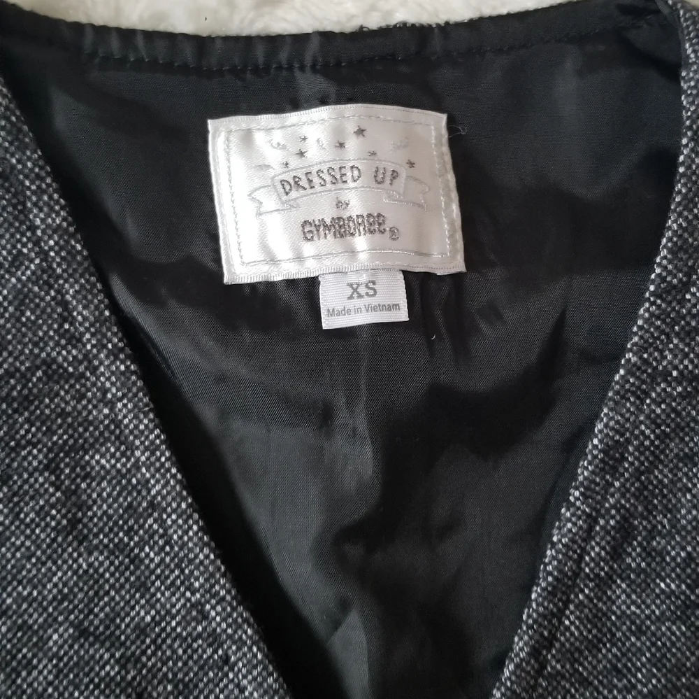 Gymboree boys' charcoal vest size 4